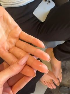 Kendall Jenner feet photo thumbnail