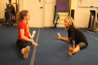 Kelly Ripa feet photo thumbnail