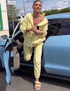 Klaudia Halejcio feet photo thumbnail