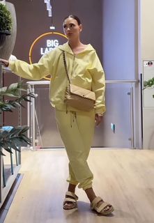 Klaudia Halejcio feet photo thumbnail