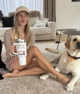 Karolina Pisarek feet photo thumbnail