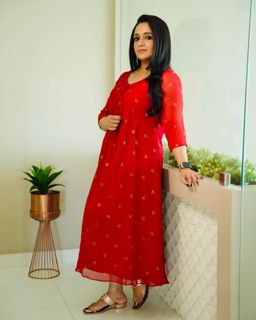 Kavya Madhavan feet photo 1