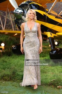 Hannah Waddingham feet photo 5
