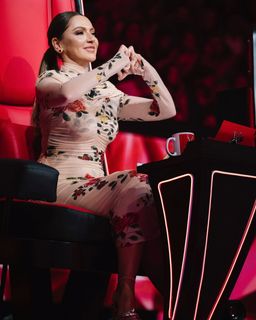 Hadise feet photo thumbnail