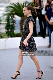 Natalie Portman feet photo thumbnail