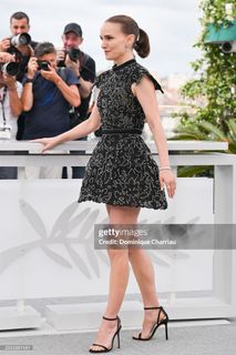 Natalie Portman feet photo thumbnail