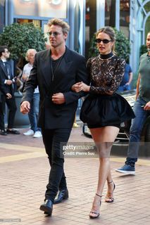 Alessandra Ambrosio feet photo thumbnail