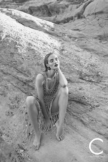 Rosie Huntington-Whiteley feet photo thumbnail