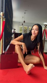 Scarlet Vas feet photo thumbnail