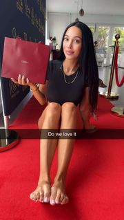 Scarlet Vas feet photo thumbnail