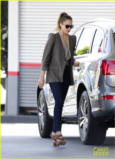 Jessica Alba feet photo thumbnail