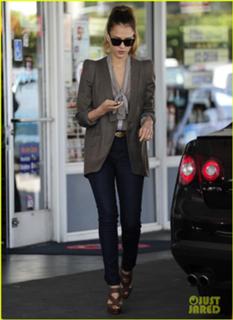 Jessica Alba feet photo thumbnail