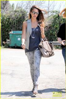 Jessica Alba feet photo thumbnail