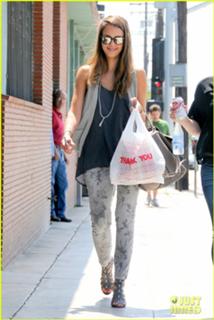 Jessica Alba feet photo thumbnail