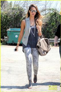 Jessica Alba feet photo thumbnail
