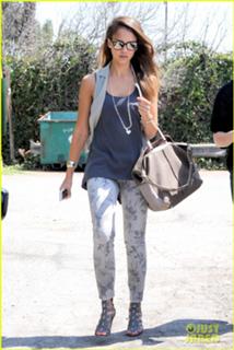 Jessica Alba feet photo thumbnail