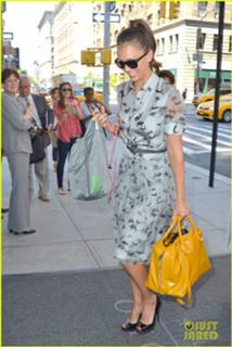 Jessica Alba feet photo thumbnail