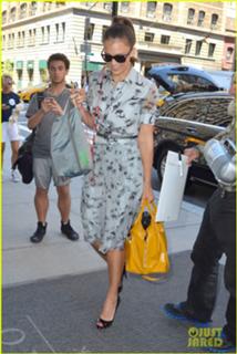 Jessica Alba feet photo thumbnail