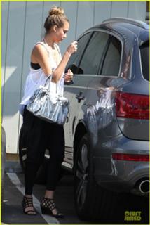 Jessica Alba feet photo thumbnail