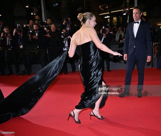 Jennifer Lawrence feet photo thumbnail