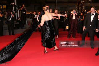 Jennifer Lawrence feet photo thumbnail
