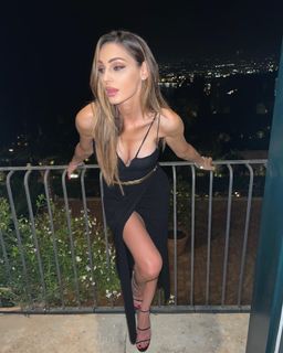 Anna Tatangelo feet photo 1