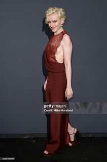 Julia Garner feet photo 1