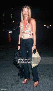 Gwyneth Paltrow feet photo thumbnail