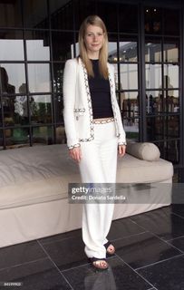 Gwyneth Paltrow feet photo thumbnail