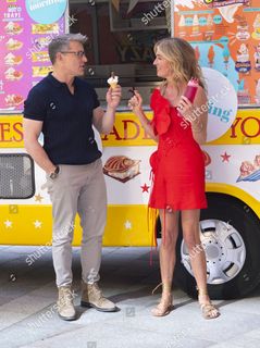 Cat Deeley feet photo thumbnail