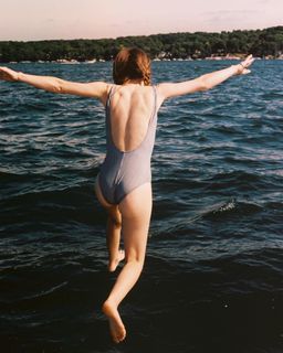 Emily Browning feet photo 1