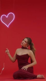 Millie Bobby Brown feet photo 3
