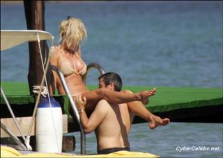 Victoria Silvstedt feet photo thumbnail