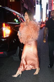 Jennifer Lopez feet photo thumbnail
