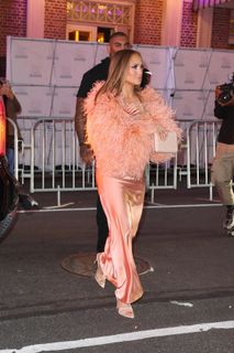 Jennifer Lopez feet photo thumbnail