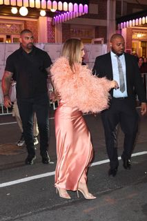 Jennifer Lopez feet photo thumbnail