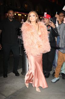 Jennifer Lopez feet photo thumbnail