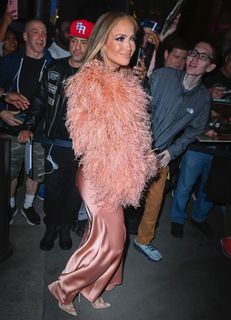Jennifer Lopez feet photo thumbnail