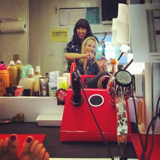 Angela Kinsey feet photo thumbnail