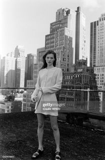 Kate Moss feet photo thumbnail