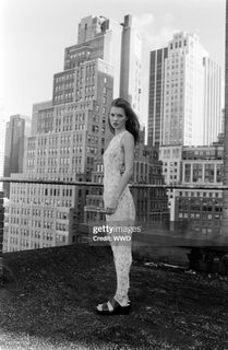 Kate Moss feet photo thumbnail