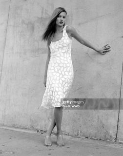 Kate Moss feet photo thumbnail