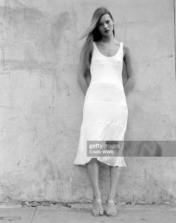 Kate Moss feet photo thumbnail