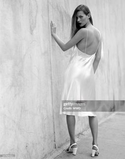 Kate Moss feet photo thumbnail