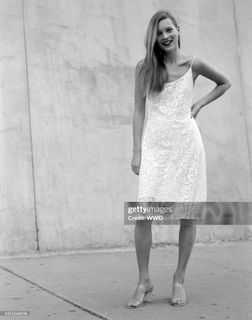 Kate Moss feet photo thumbnail