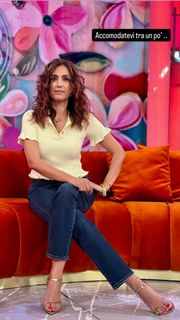 Caterina Balivo feet photo thumbnail