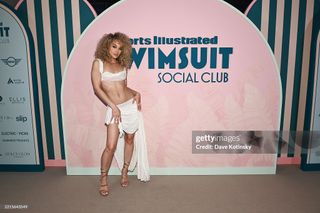 Jasmine Sanders feet photo thumbnail