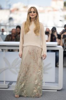 Jennifer Lawrence feet photo thumbnail