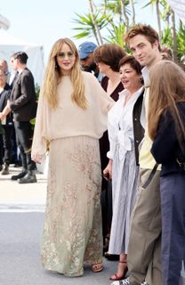 Jennifer Lawrence feet photo thumbnail
