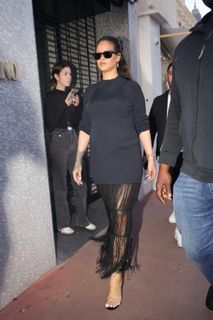 Rihanna feet photo thumbnail
